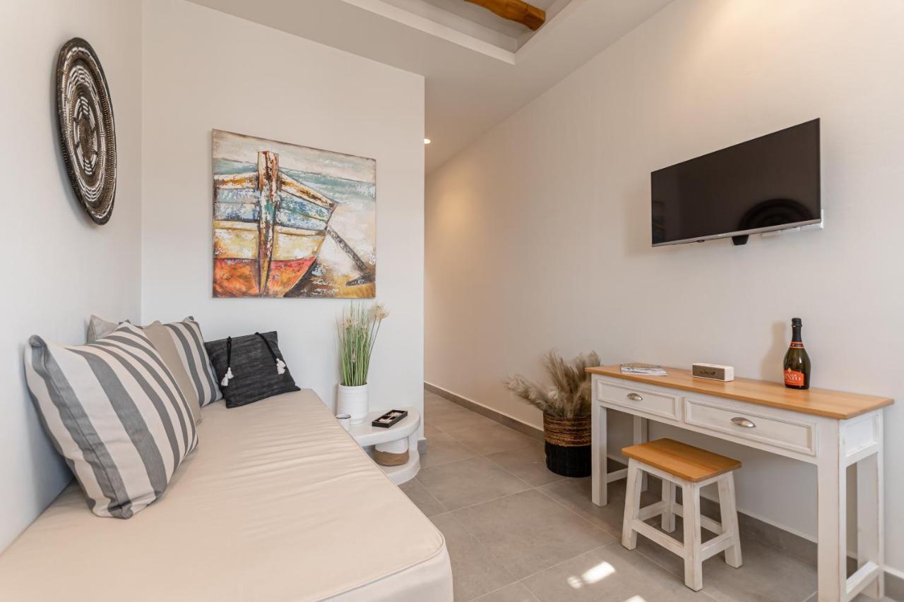 Porto Dema Luxury Suites Schinoussa Exterior photo