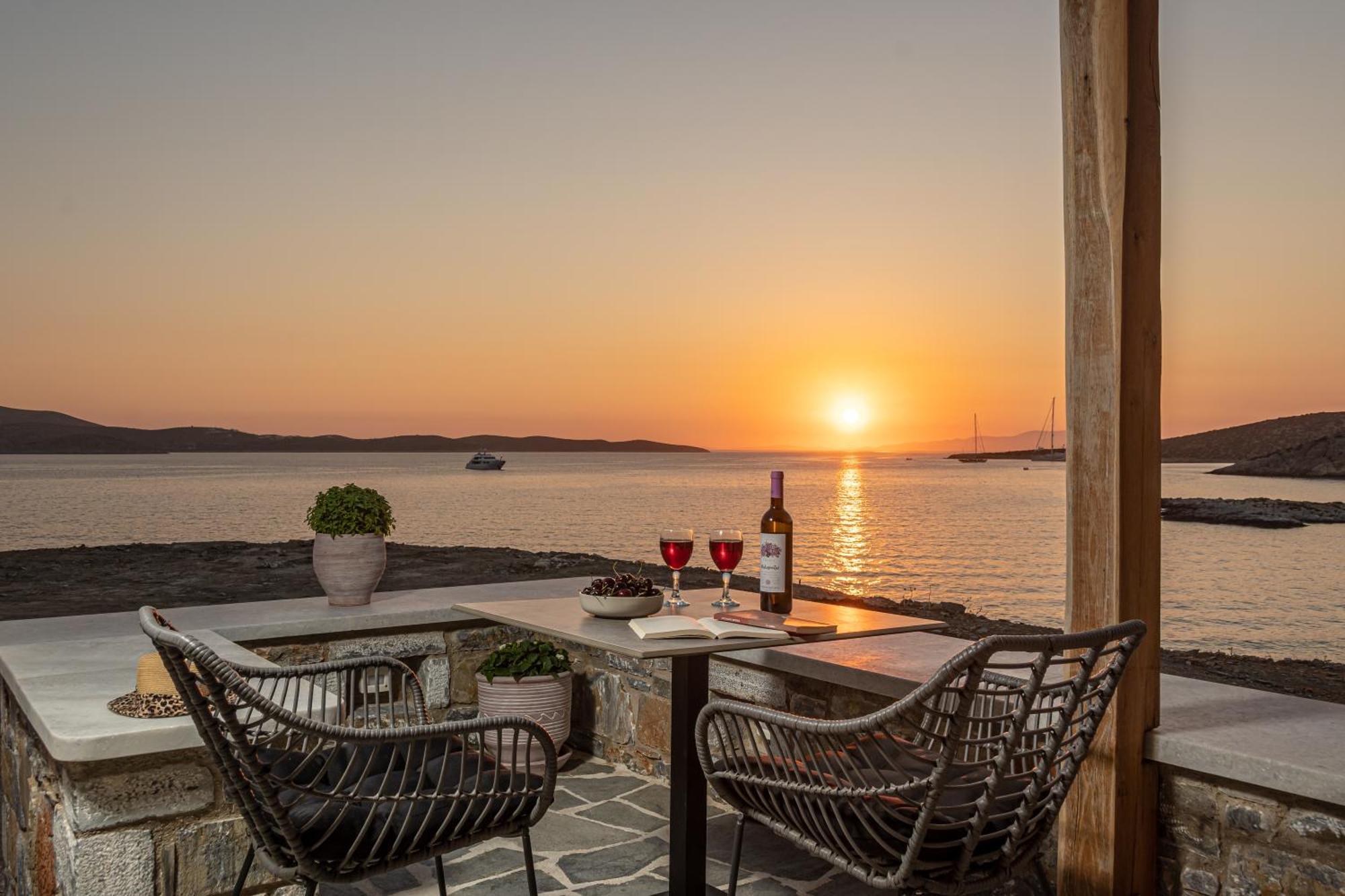 Porto Dema Luxury Suites Schinoussa Exterior photo